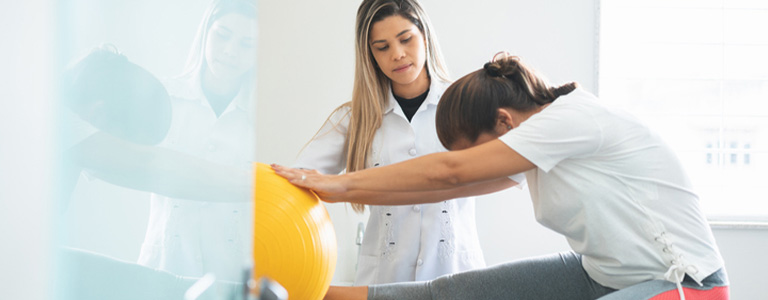Chiropractor vs. Physical Therapist - Teach.com